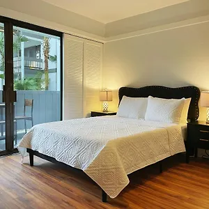 Apartment In Center With Pool And Views, Hilo